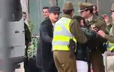 VIDEO: Hành động đẹp của Sanchez với fan nữ ở quê nhà Chile