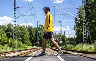 Đi bộ hơn 1000km xem chung kết Champions League