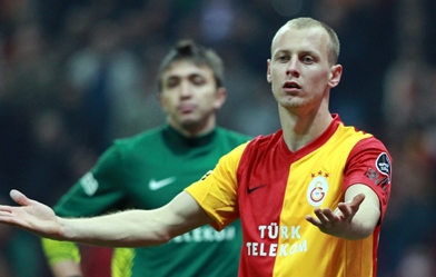 Thêm một trung vệ lọt vào tầm ngắm của Man Utd