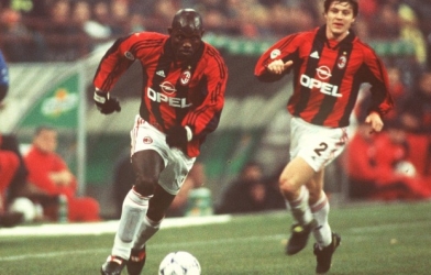 VIDEO: Pha solo không tưởng của huyền thoại bóng đá AC Milan