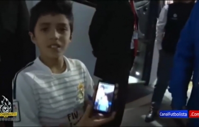 VIDEO: Fan nhí phát khóc khi được chụp ảnh cùng thần tượng Rodriguez