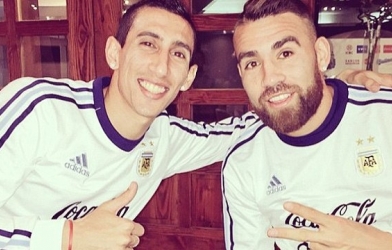 Van Gaal nhờ Di Maria thuyết phục Otamendi