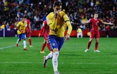 VIDEO: Sao trẻ MU solo qua 4 hậu vệ ghi bàn ấn tượng