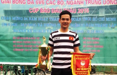 Long 'Rio': Người chuyên 'bắt chết' các tiền đạo phủi