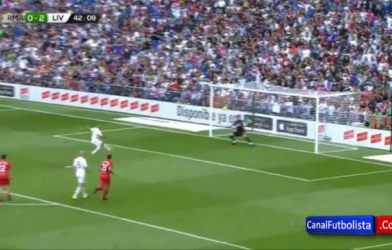 VIDEO: Sự đáng sợ của Roberto Carlos trên chấm penalty