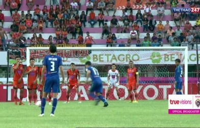 VIDEO: Trận đấu đặc biệt với 3 siêu phẩm ở giải VĐQG Thái Lan