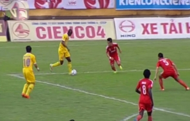 Quang Tình sút 11m kiểu panenka, SLNA vẫn thua Bình Dương