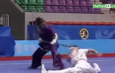 VIDEO: Màn biểu diễn võ thuật khiến người xem thót tim
