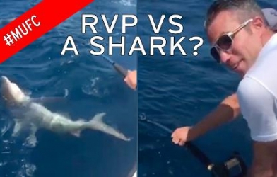 VIDEO: Robin van Persie đi câu nhầm... cá mập