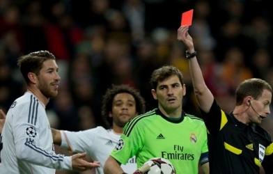 VIDEO: Điều khiến Man Utd nên cẩn trọng khi hỏi mua Sergio Ramos