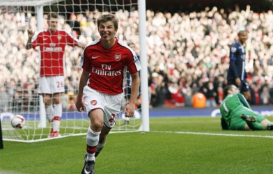 Thêm một cựu sao Arsenal tính đến chuyện giải nghệ