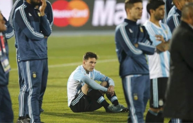 Lionel Messi khóc cho thất bại của Argentina