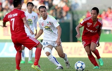 HLV Guillaume Graechen sẽ dùng tiền đạo trẻ nhất V-League thay thế Công Phượng