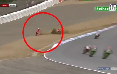 VIDEO: Tay đua thoát chết thần kỳ sau tai nạn kinh hoàng trên đường đua ở Italia