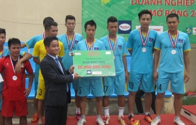 Phương ‘Vertu’ tỏa sáng trong trận CK giải doanh nghiệp HN 2015