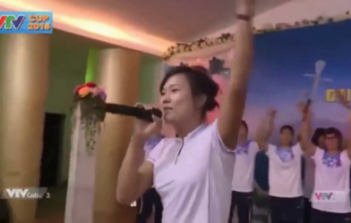 Video VTV Cup 2015: Nữ VĐV Triều Tiên trổ tài hát ca khúc Việt cực chất