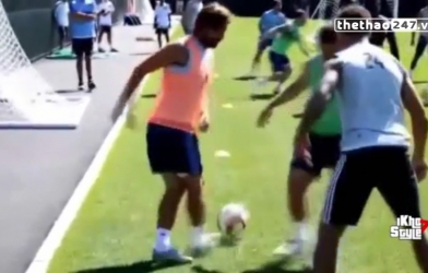 VIDEO: Pirlo trình diễn kỹ thuật cá nhân trên sân tập tại Mỹ
