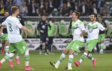 Người Bayern nói gì về bàn thắng của 'thánh' Bendtner?