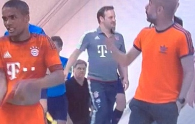 Bayern 3-0 AC Milan: Pep Guardiola gây sự với đội trưởng của Rossoneri