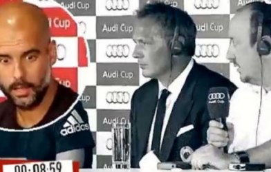 VIDEO: Gương mặt 'vô hồn' của HLV Pep Guardiola trong cuộc họp báo