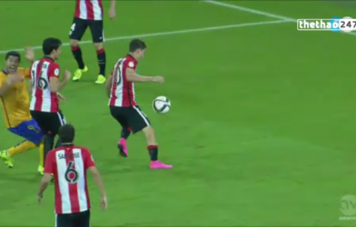 VIDEO: Tình huống Luis Suarez để bóng chạm tay nhưng vẫn đòi penalty cho Barca