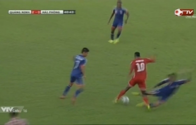 VIDEO: Pha vào bóng triệt hạ đối phương của cầu thủ Quảng Ninh