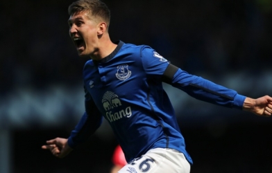 Chelsea ra giá cuối cho John Stones