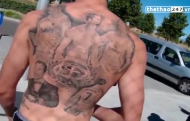 VIDEO: Fan cuồng khoe 5 hình xăm Ronaldo trên lưng