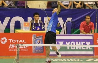 VIDEO: Tiến Minh khởi đầu suôn sẻ tại giải Cầu lông Quốc Tế Việt Nam Open 2015