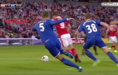 VIDEO: Muốn đến Chelsea, John Stones phá đám Everton lộ liễu ở Cúp Liên đoàn