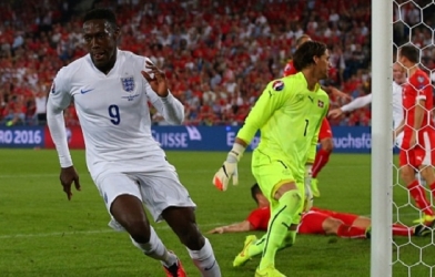HLV Hodgson 'tức điên' với chấn thương của Welbeck