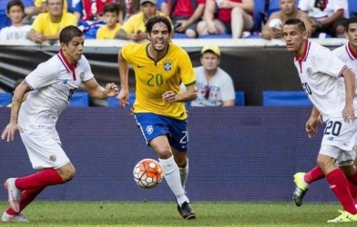 VIDEO: Màn trình diễn ấn tượng của Kaka trong lần trở lại ĐT Brazil