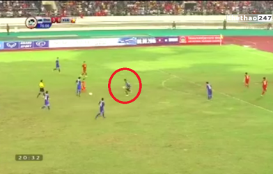 VIDEO: Tình huống cản phá như Manuel Neuer của thủ thành U19 Việt Nam