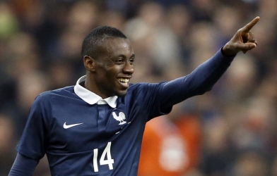 VIDEO: Matuidi tái hiện siêu phẩm của Scholes trong trận đấu Pháp - Serbia