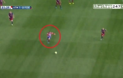 VIDEO: Pha bứt tốc ghi bàn sát thủ của Torres vào lưới Barca