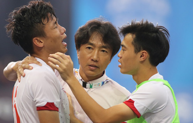 HLV Miura không bình luận về pha vào bóng của Ngọc Hải