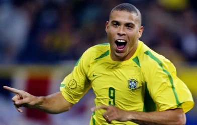 VIDEO: Chúc mừng sinh nhật - Người ngoài hành tinh Ronaldo