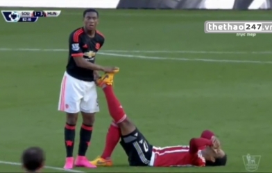 VIDEO: Hài hước với tình huống chữa chuột rút của Martial