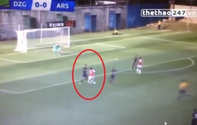 VIDEO: Sao trẻ Arsenal solo qua 3 cầu thủ đối phương ghi bàn như Messi