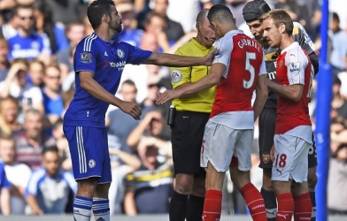 Trung vệ Arsenal nhận án phạt bổ sung