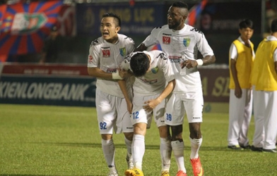 HLV Mai Đức Chung: 'Thanh Hào đáng ra phải nhận 2 thẻ đỏ'