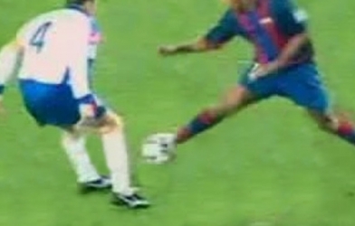 VIDEO: Cầu thủ với khả năng dùng tuyệt kỹ flip-flap bằng cả 2 chân