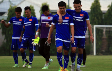 Điểm tin tối 1/10: Việt Nam tăng 3 bậc, Bầu Đức tiết lộ lí do chọn Mito