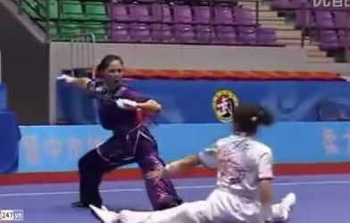 VIDEO: Màn biểu diễn 'đặt cả tính mạng' của nữ võ sỹ Nhật Bản