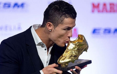 Ronaldo nhận Chiếc giày vàng châu Âu thứ 4 sự nghiệp