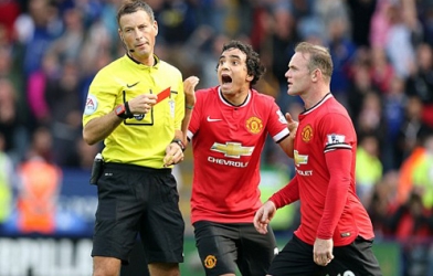 Ấn định trọng tài bắt chính trận derby Manchester