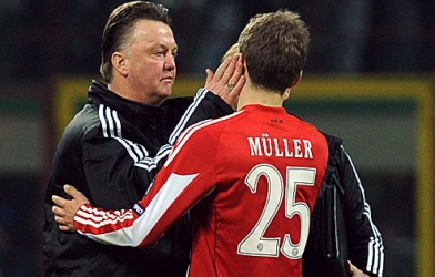 Thomas Mueller khiến HLV Van Gaal buồn lòng