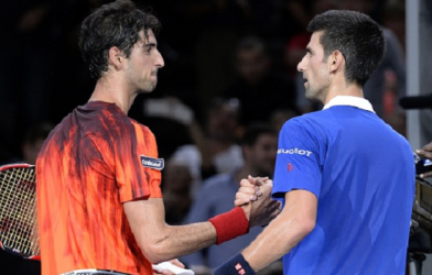 Djokovic gặp khó tại vòng 3 Paris Masters 2015