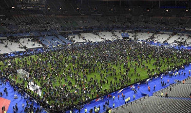 Trận Pháp vs Đức hoảng loạn vì đánh bom liều mạng