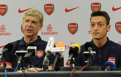 Mesut Ozil sắp nhận thưởng từ Arsenal
